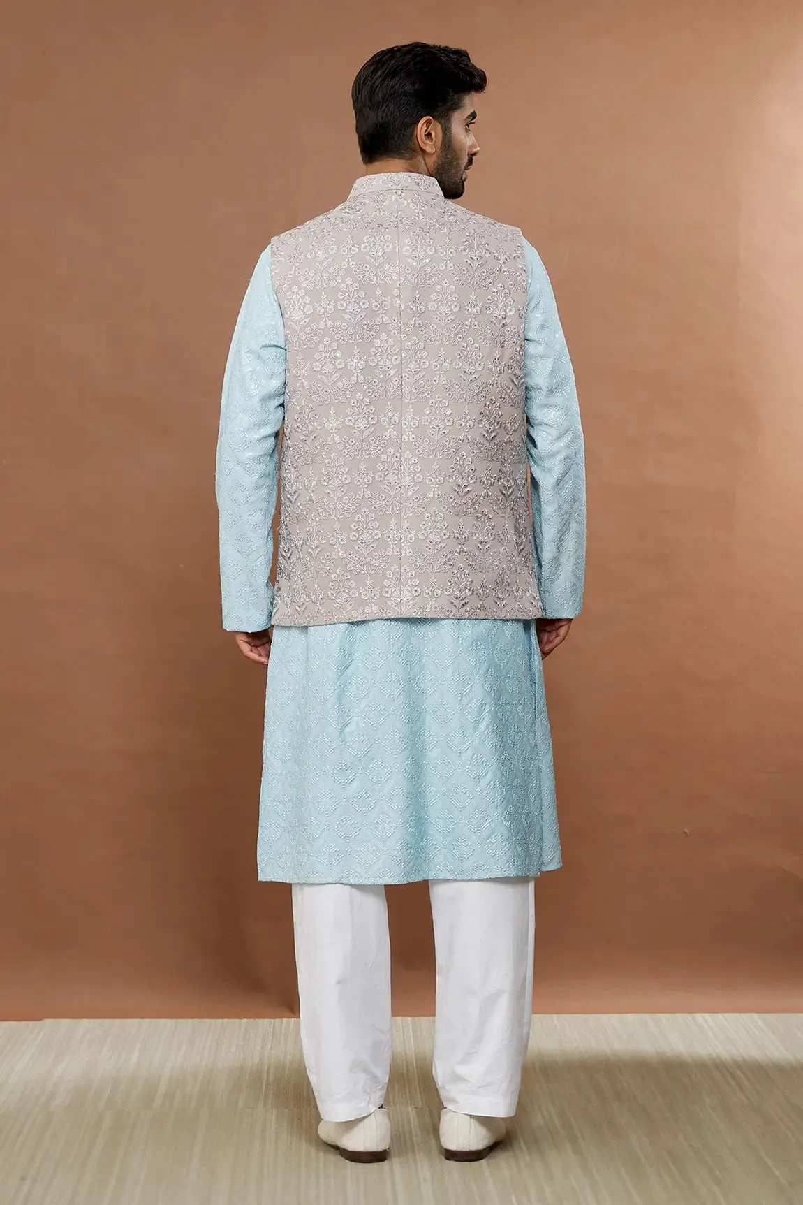 Aham Vayam's  Mughalnoor Embroidered Bandi Kurta Set- Rent