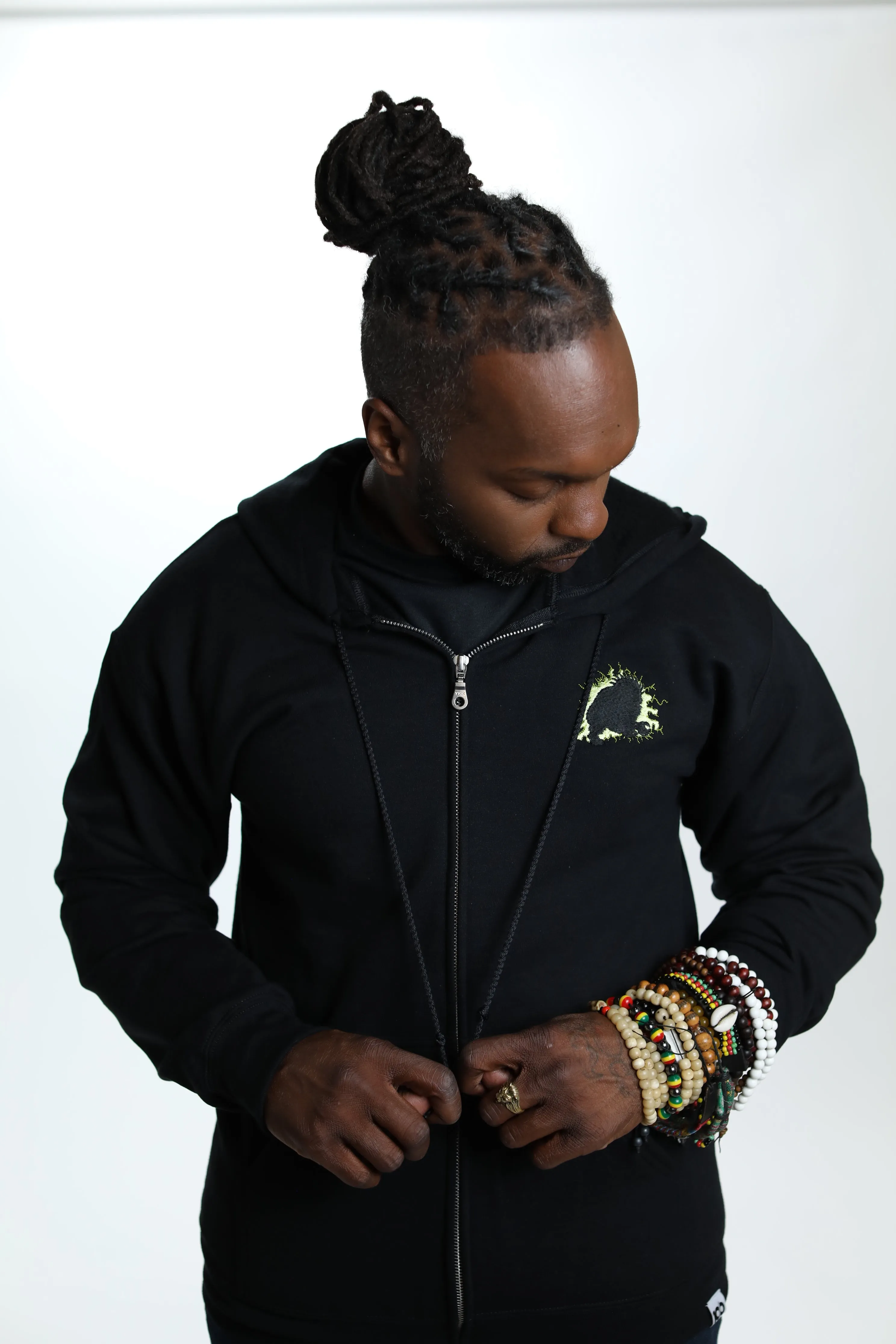 STREET FIGHTER 'Blanka Electric Thunder' Embroidered Zip Up Hoodie - Black